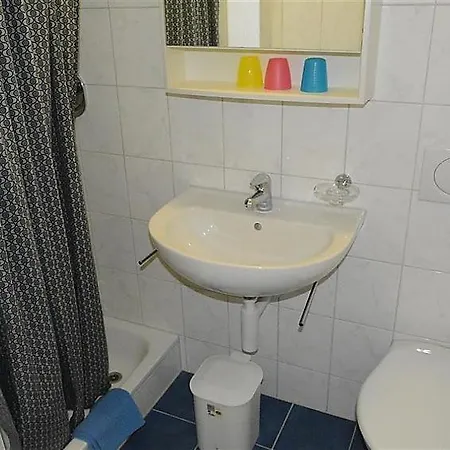 Schonried Sleeps 4 Wifi Апартаменты Гштад